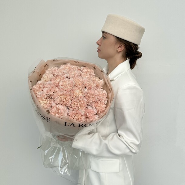 Букет кремовых диантусов (25), артикул F1402506 - 14300 рублей, доставка по городу. Flawery - доставка цветов