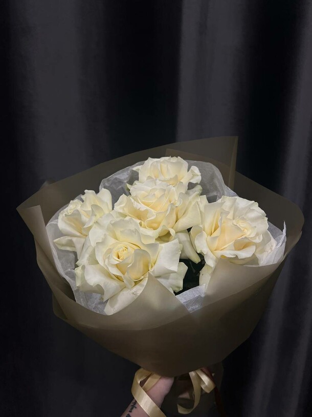 Моно букет 5 роз, артикул F1398543 - 4200 рублей, доставка по городу. Flawery - доставка цветов