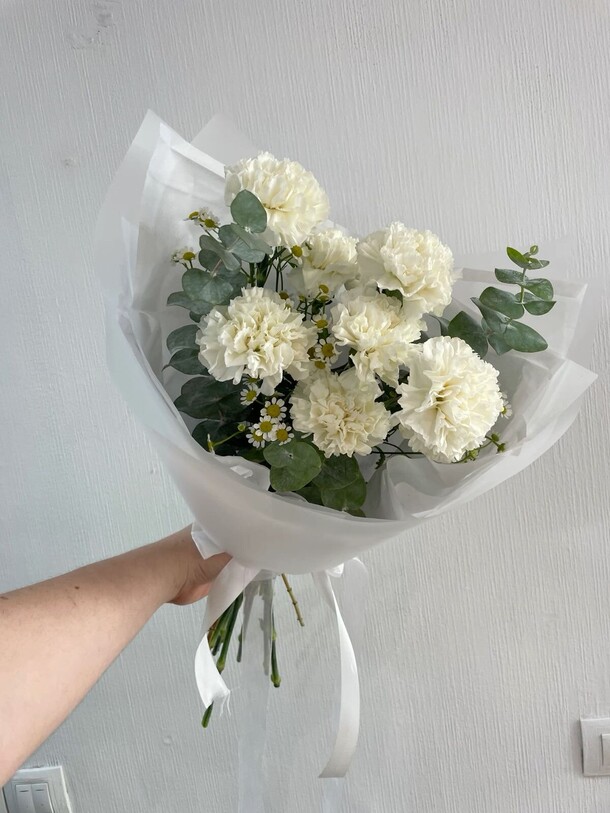 Букет моно гвоздики, артикул F1398544 - 3700 рублей, доставка по городу. Flawery - доставка цветов