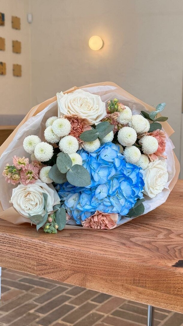 Букет с гортензией, артикул F1395370 - 4600 рублей, доставка по городу. Flawery - доставка цветов