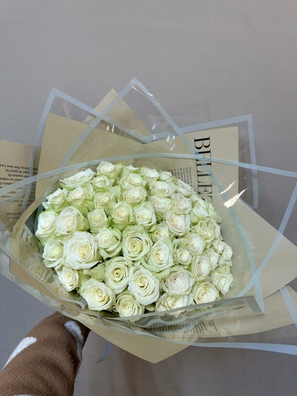 Букет из 51 розы, артикул F1395378 - 5891 рублей, доставка по городу. Flawery - доставка цветов