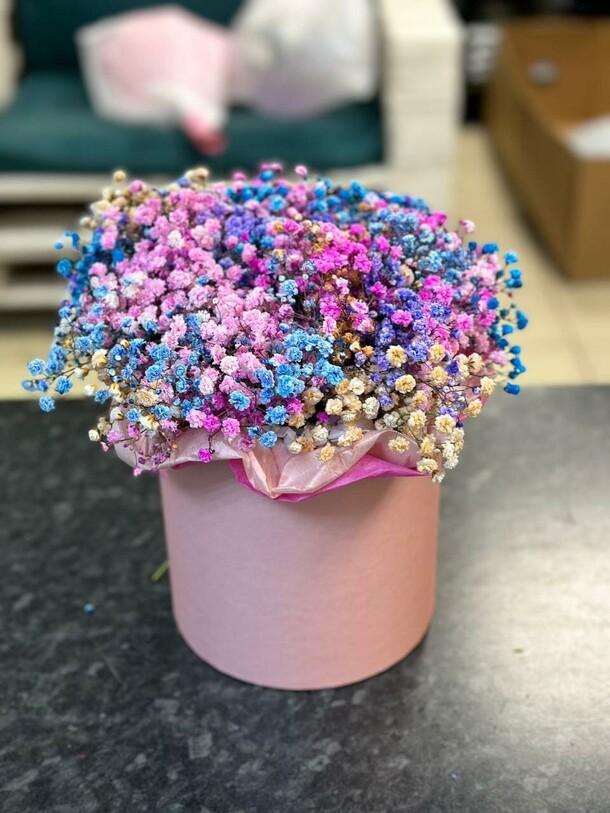 Букет из гипсофилы в коробочке, артикул F1395383 - 2000 рублей, доставка по городу. Flawery - доставка цветов