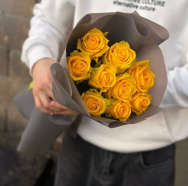 Букет из 9 желтых роз, артикул F1397806 - 1496 рублей, доставка по городу. Flawery - доставка цветов