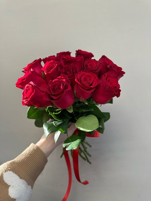 Букет из 15 красных роз, артикул F1397808 - 1860 рублей, доставка по городу. Flawery - доставка цветов