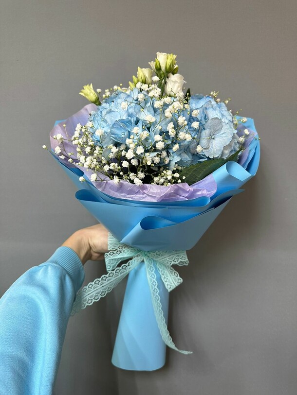 Букет из голубой гортензии и эустомы, артикул F1413649 - 2316 рублей, доставка по городу. Flawery - доставка цветов