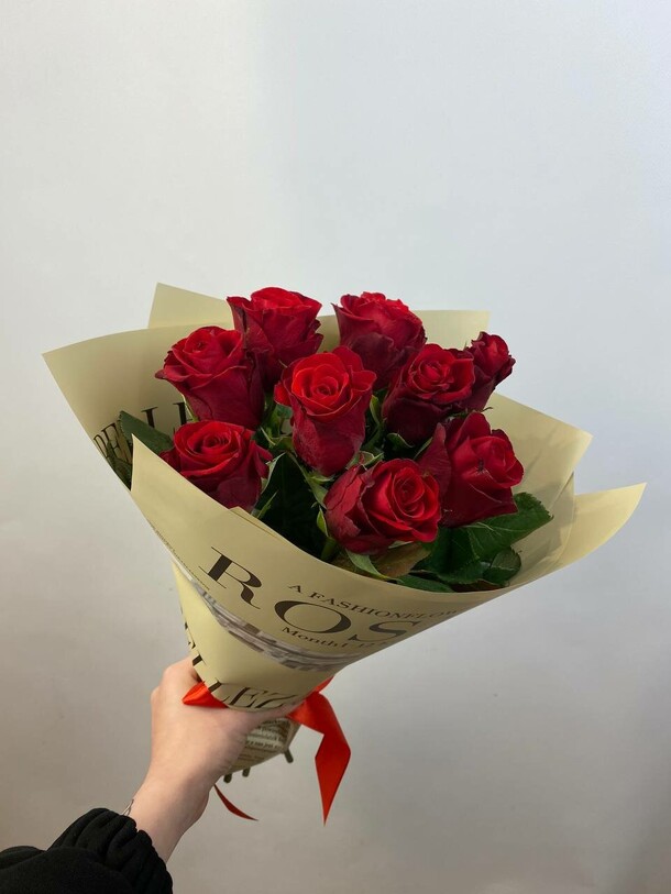 Букет из 9 красных роз, артикул F1413673 - 1742 рублей, доставка по городу. Flawery - доставка цветов