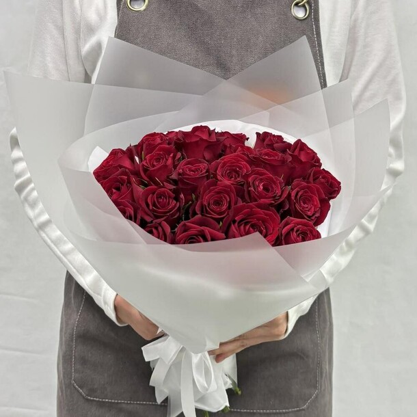 Букет из 31 красной розы, артикул F1413984 - 3814 рублей, доставка по городу. Flawery - доставка цветов