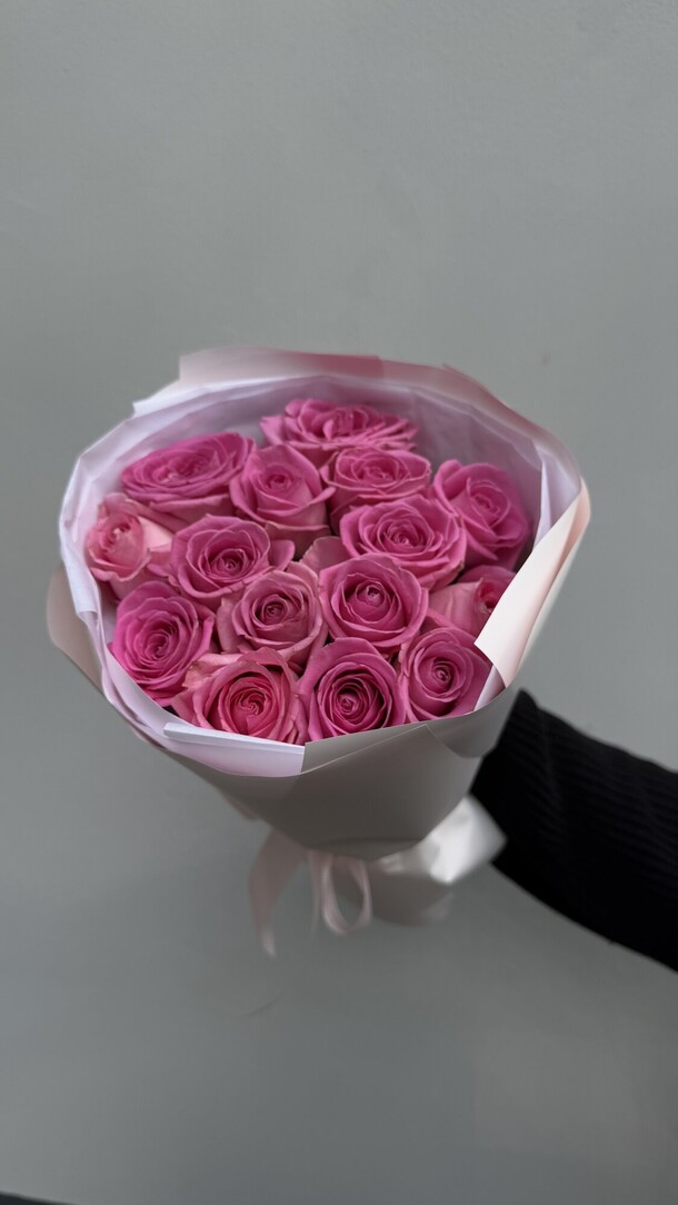 Букет комплимент из розовых роз, артикул F1464791 - 1990 рублей, доставка по городу. Flawery - доставка цветов