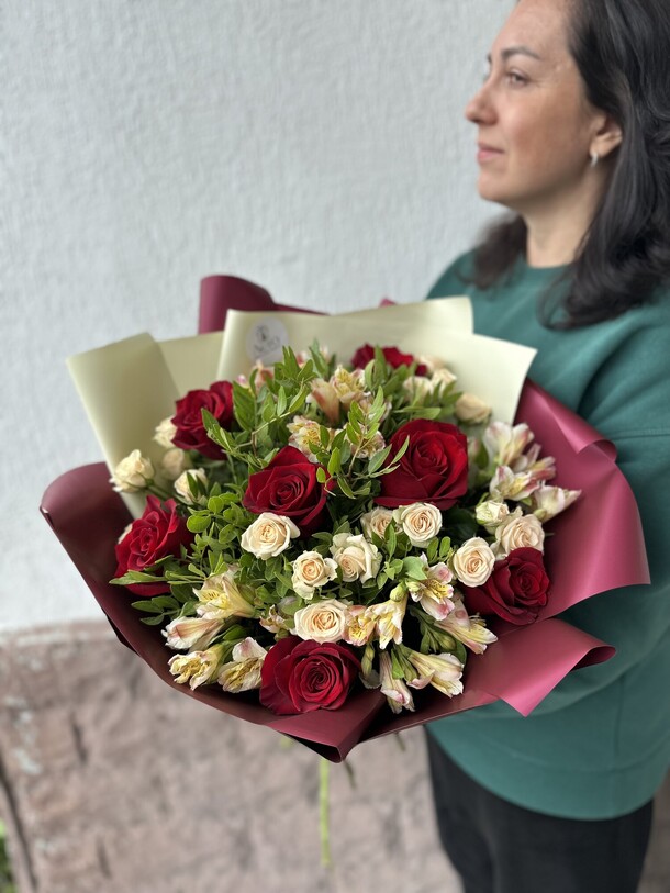 Бордо, артикул F1418055 - 9170 рублей, доставка по городу. Flawery - доставка цветов