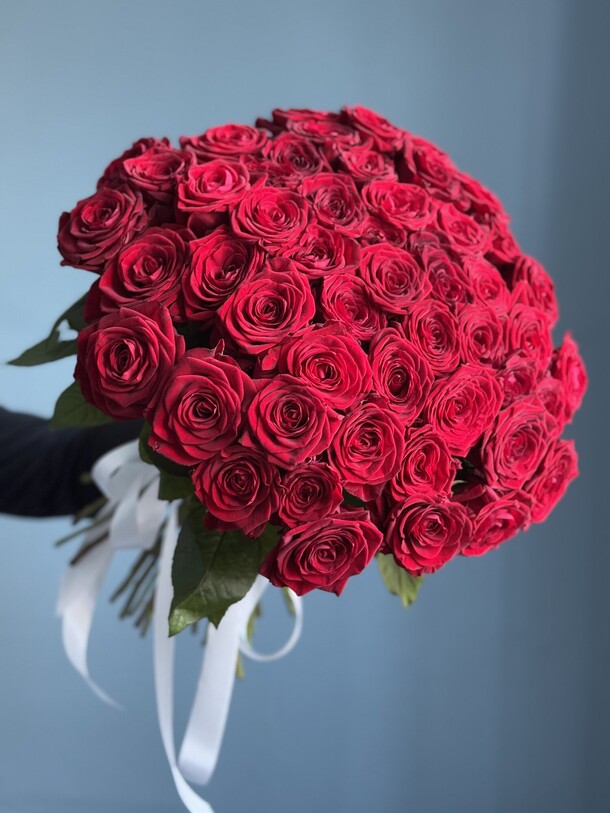 51 красная роза букет, артикул F1396748 - 31760 рублей, доставка по городу. Flawery - доставка цветов