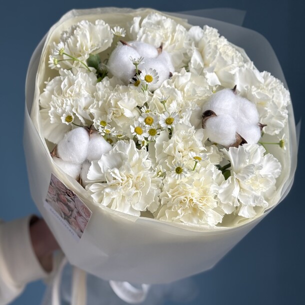 Белый нежный букет с диантусом, артикул F1397257 - 6500 рублей, доставка по городу. Flawery - доставка цветов