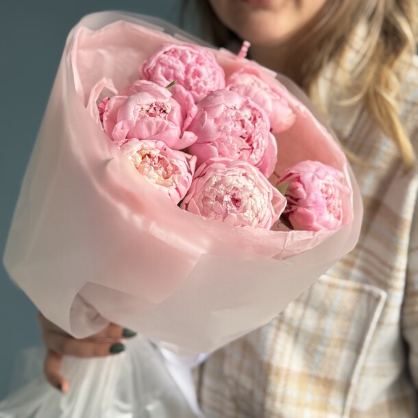 Пионы 7 шт премиум, артикул F1404665 - 11576 рублей, доставка по городу. Flawery - доставка цветов