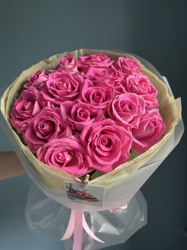 Букет роз 15 шт хит, артикул F1425219 - 7865 рублей, доставка по городу. Flawery - доставка цветов