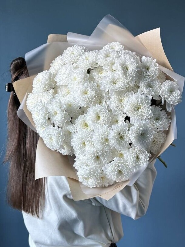 Букет хризантем 11 шт (гигант), артикул F1452252 - 9100 рублей, доставка по городу. Flawery - доставка цветов