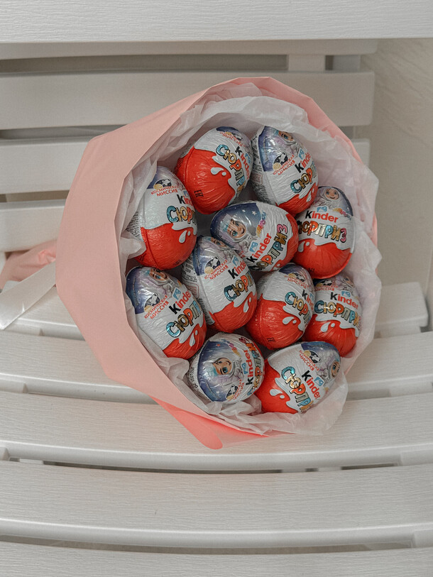 Воздушный букет с киндерами, артикул F1412745 - 3100 рублей, доставка по городу. Flawery - доставка цветов