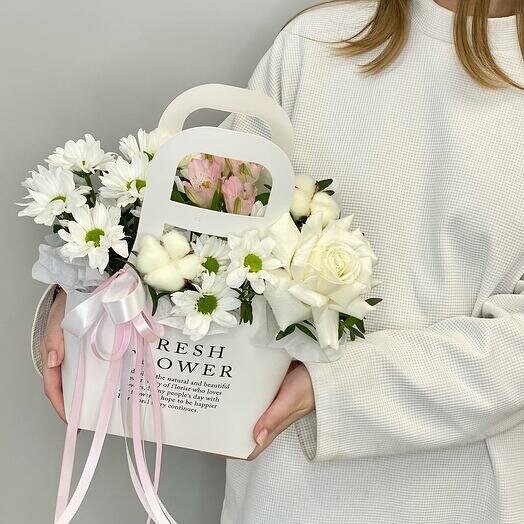 «комплимент» композиция из хризантем ,альстромерий ,розы и хлопка, артикул F1397708 - 2275 рублей, доставка по городу. Flawery - доставка цветов