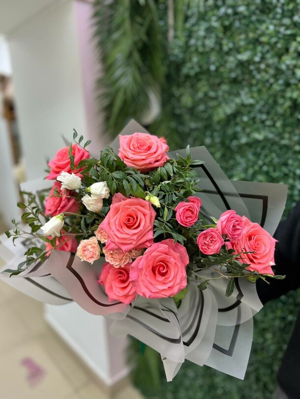 Букет яркий, артикул F1401707 - 5750 рублей, доставка по городу. Flawery - доставка цветов