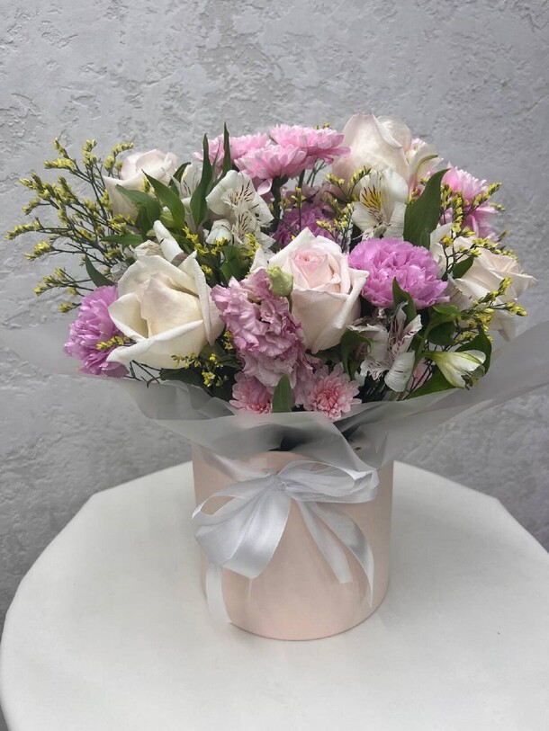 Цветы в коробке нежность, артикул F1406218 - 4680 рублей, доставка по городу. Flawery - доставка цветов