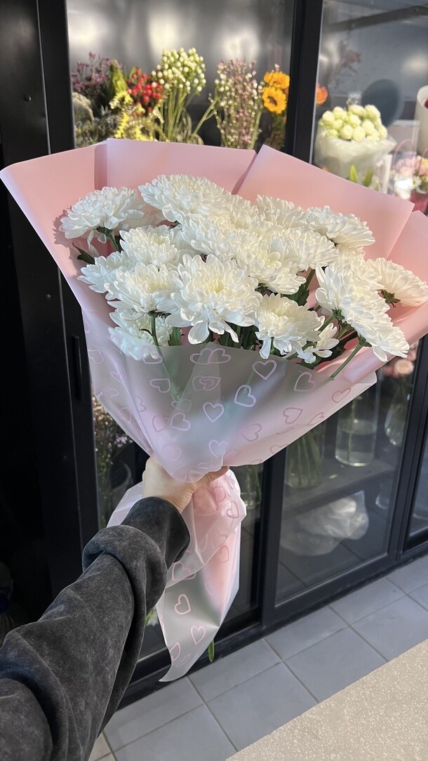 Букет из пышных хризантем, артикул F1398394 - 3250 рублей, доставка по городу. Flawery - доставка цветов