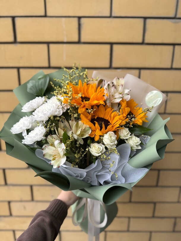 Букет "солнечное настроение", артикул F1417601 - 4200 рублей, доставка по городу. Flawery - доставка цветов