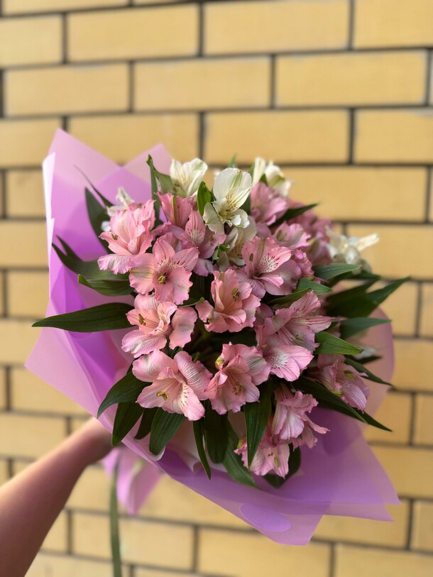 Букет из альстромерий, артикул F1426916 - 3200 рублей, доставка по городу. Flawery - доставка цветов