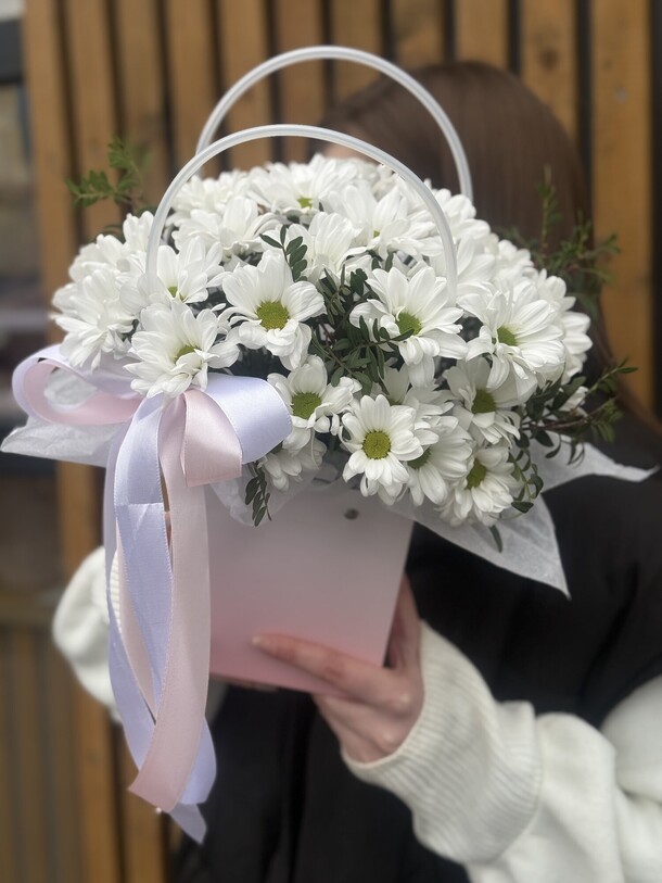 Композиция из ромашек, артикул F1396802 - 2000 рублей, доставка по городу. Flawery - доставка цветов