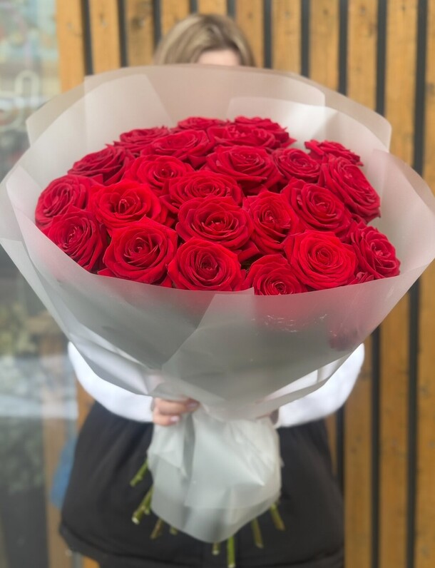 25 ароматных красных роз, артикул F1397430 - 9000 рублей, доставка по городу. Flawery - доставка цветов