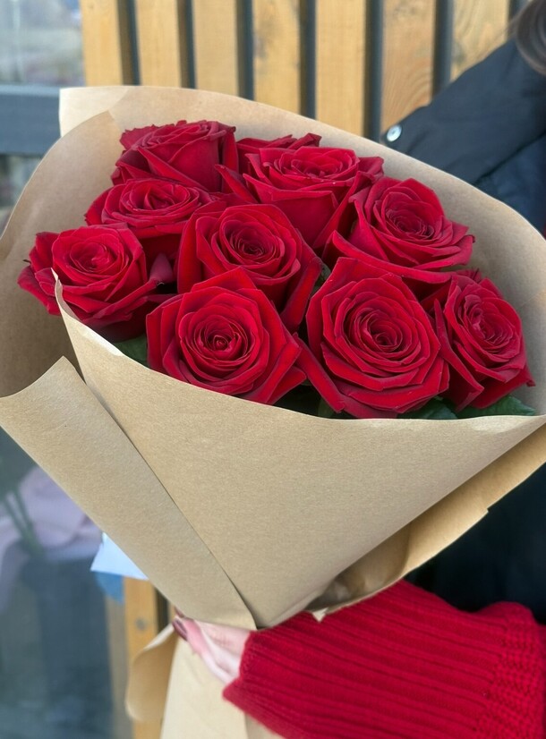 Букет 9 красных роз, артикул F1397431 - 2800 рублей, доставка по городу. Flawery - доставка цветов