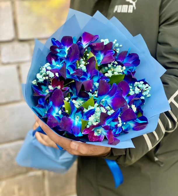 Синие орхидеи с гипсофилой, артикул F1397059 - 3700 рублей, доставка по городу. Flawery - доставка цветов