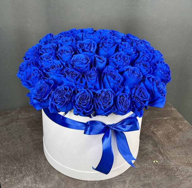 Синие розы в шляпной коробке, артикул F1397092 - 43439 рублей, доставка по городу. Flawery - доставка цветов