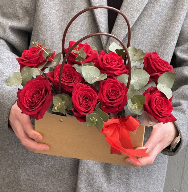 Красная роза в сумочке, артикул F1397169 - 2900 рублей, доставка по городу. Flawery - доставка цветов