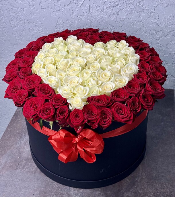 Сердце из 101 розы в большой коробке, артикул F1397628 - 31900 рублей, доставка по городу. Flawery - доставка цветов
