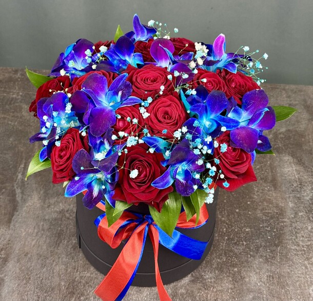 Космическая коробка цветов, артикул F1400837 - 5900 рублей, доставка по городу. Flawery - доставка цветов