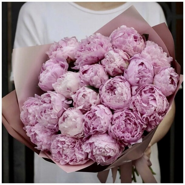 21 пион, артикул F1401902 - 23546 рублей, доставка по городу. Flawery - доставка цветов