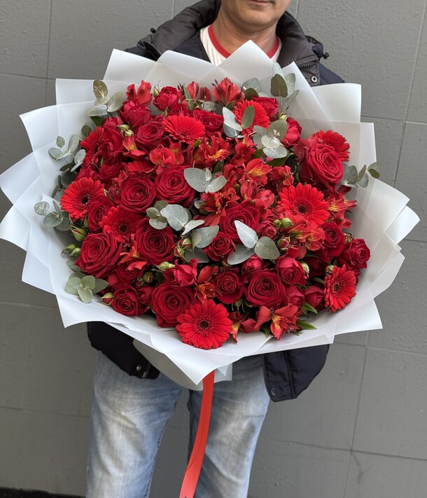 Авторский букет красный бархат, артикул F1401911 - 24900 рублей, доставка по городу. Flawery - доставка цветов