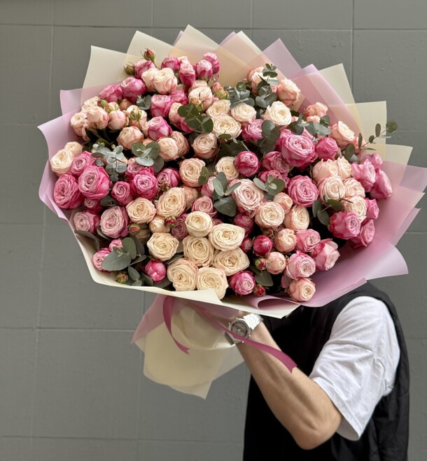 Кустовая роза с эвкалиптом, артикул F1401920 - 29900 рублей, доставка по городу. Flawery - доставка цветов