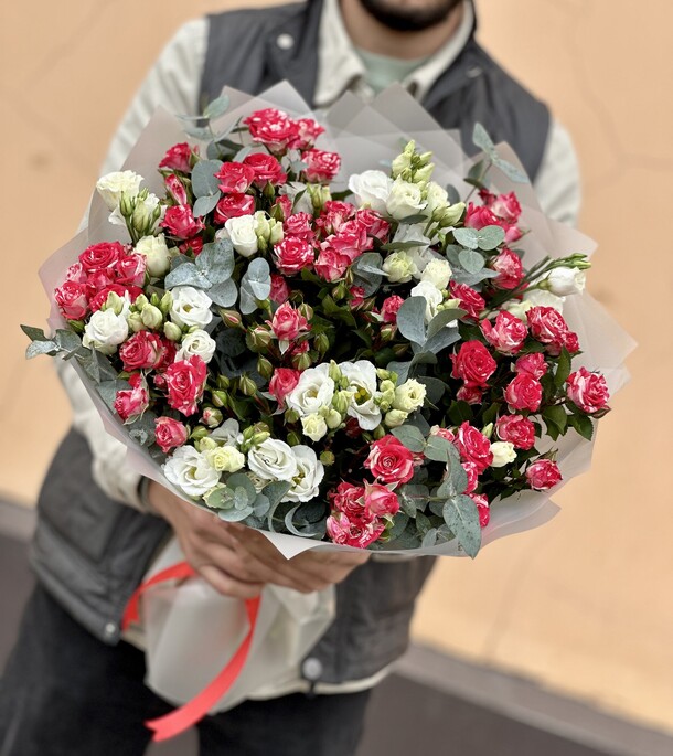 Кустовая роза с эустомой, артикул F1402232 - 9800 рублей, доставка по городу. Flawery - доставка цветов