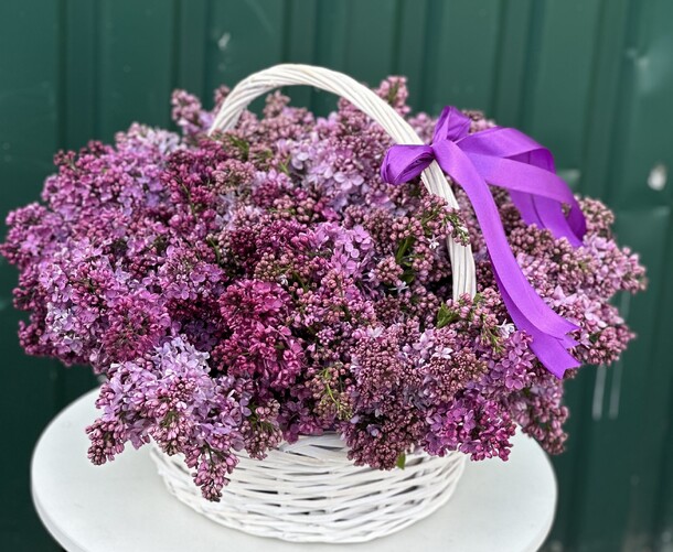 Сирень в корзине, артикул F1402656 - 49500 рублей, доставка по городу. Flawery - доставка цветов