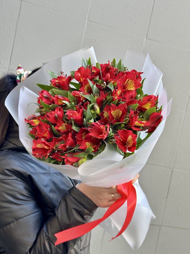 Яркая альстромерия, артикул F1402954 - 3700 рублей, доставка по городу. Flawery - доставка цветов