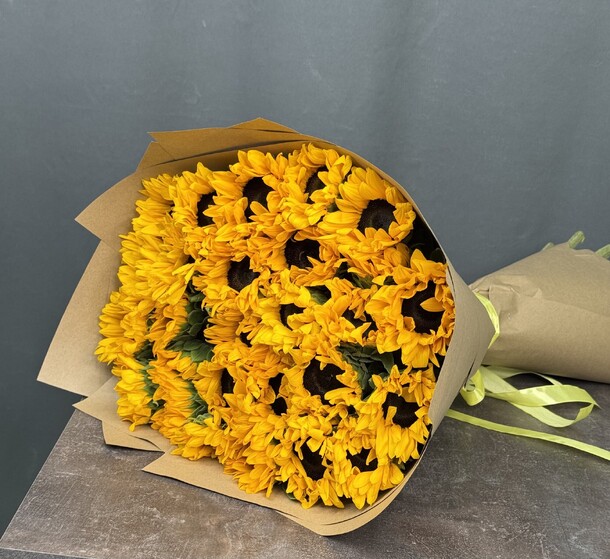 Букет из 27 подсолнухов 🌻, артикул F1405736 - 25900 рублей, доставка по городу. Flawery - доставка цветов