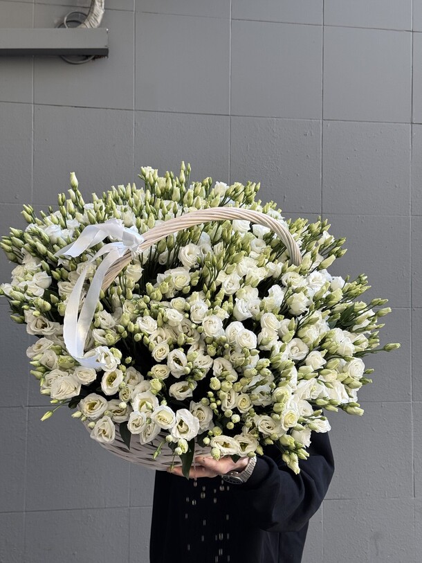 Лизиантус в корзине, артикул F1407157 - 41727 рублей, доставка по городу. Flawery - доставка цветов