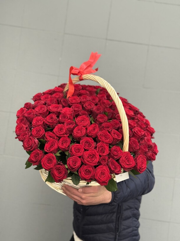 101 красная роза в корзине, артикул F1413621 - 29900 рублей, доставка по городу. Flawery - доставка цветов