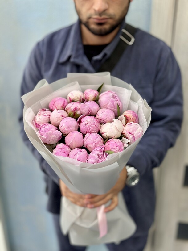 21 розовых пион, артикул F1414385 - 26499 рублей, доставка по городу. Flawery - доставка цветов