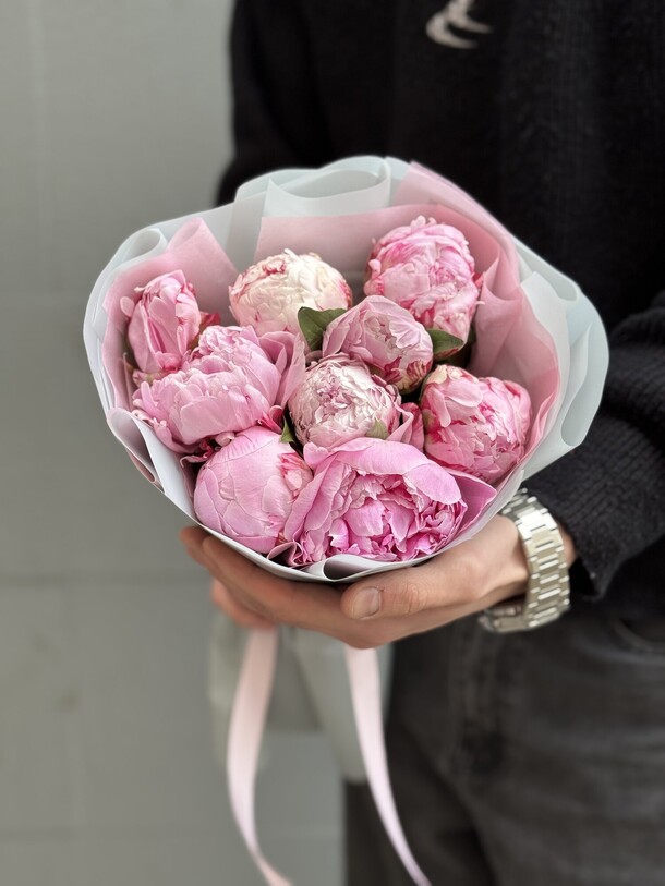 Букет из 9 пионов, артикул F1414954 - 12079 рублей, доставка по городу. Flawery - доставка цветов