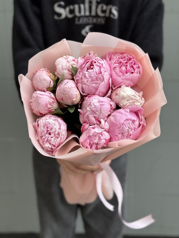 Букет из розовых пионов, артикул F1415150 - 11880 рублей, доставка по городу. Flawery - доставка цветов
