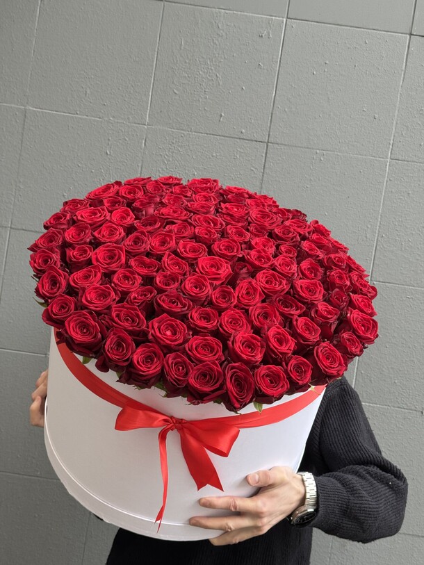 101 красная роза в коробке, артикул F1422629 - 26900 рублей, доставка по городу. Flawery - доставка цветов