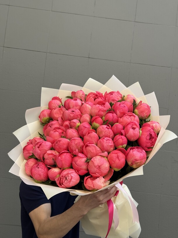 51 коралловые пионы, артикул F1427883 - 49900 рублей, доставка по городу. Flawery - доставка цветов