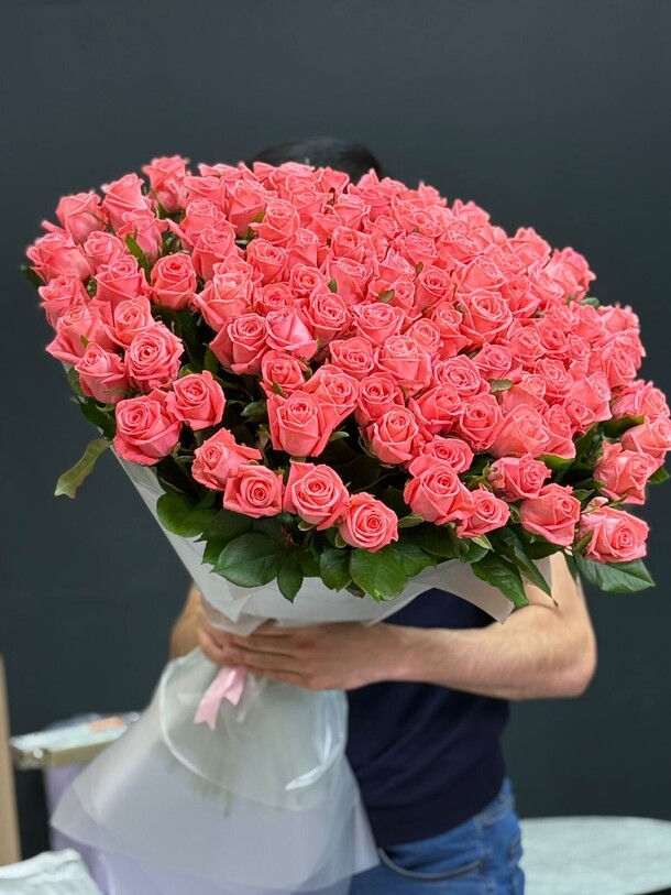 Букет из 101 великолепных роз анна карина, артикул F1432444 - 39999 рублей, доставка по городу. Flawery - доставка цветов