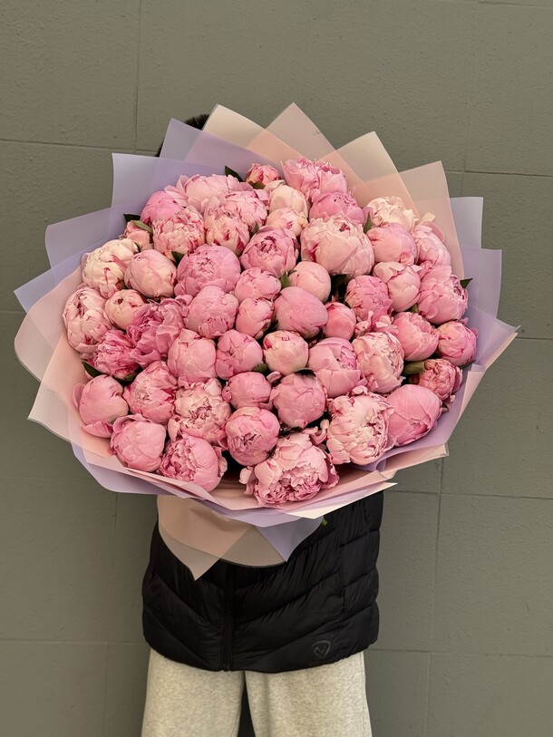 51 розовый пион, артикул F1434094 - 67143 рублей, доставка по городу. Flawery - доставка цветов