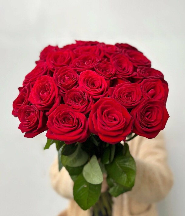 Букет из 25 красных роз, красивый букет цветов 50 см, букет живых цветов, россия, арт: 1616, артикул F1429567 - 13750 рублей, доставка по городу. Flawery - доставка цветов